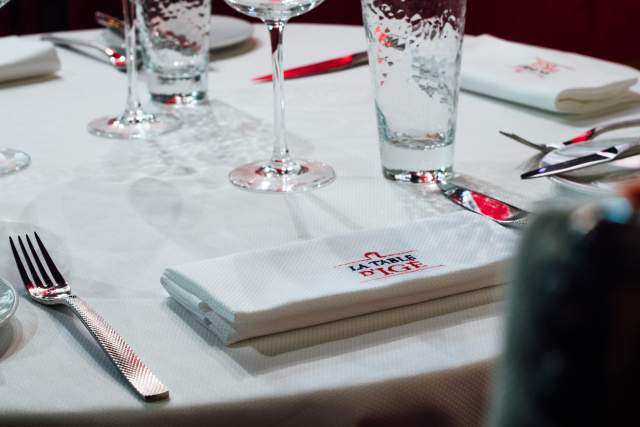 Table dressée restaurant <span>La Table d'Igé **** en Bourgogne.</span>